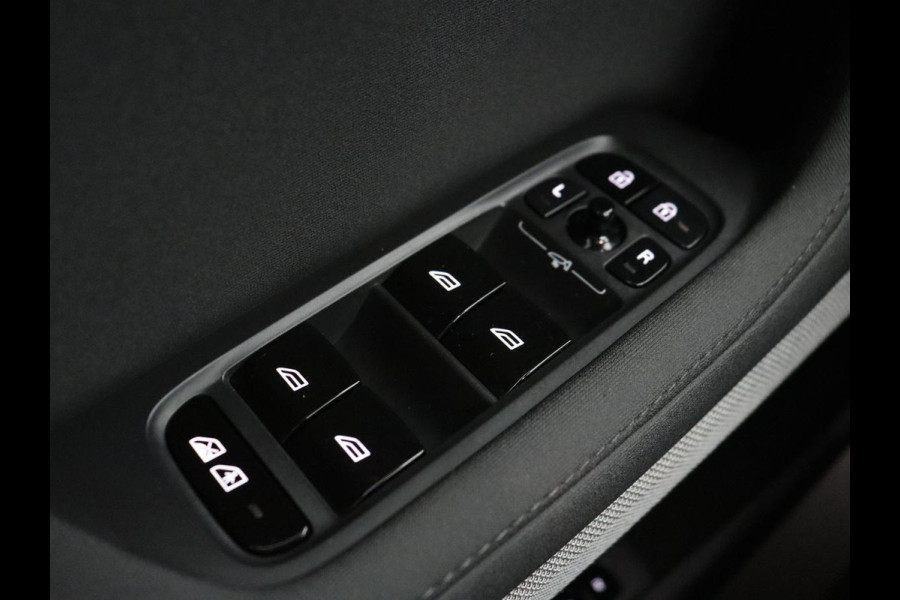 Polestar 2 Standard Range Single Motor 63kWh | SOH 89,1% | Elektrisch uitklapbare trekhaak | Achteruitrijcamera | Apple CarPlay | Stoelverwarming | Cruise control adaptief