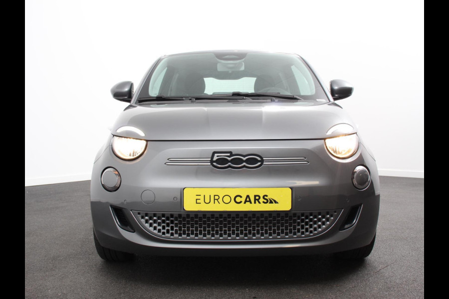 Fiat 500E Berline 42 kWh Automaat Climate control Cruise control Achteruitrijcamera Led Navigatie Apple Carplay/ Android Auto Lichtmetalen velgen Stoelverwarming