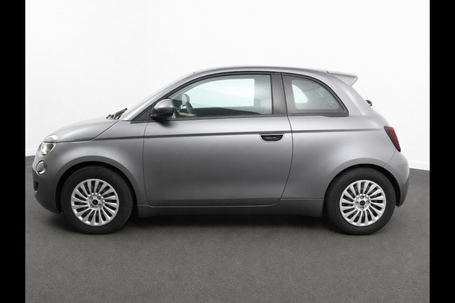 Fiat 500E Berline 42 kWh Automaat Climate control Cruise control Achteruitrijcamera Led Navigatie Apple Carplay/ Android Auto Lichtmetalen velgen Stoelverwarming