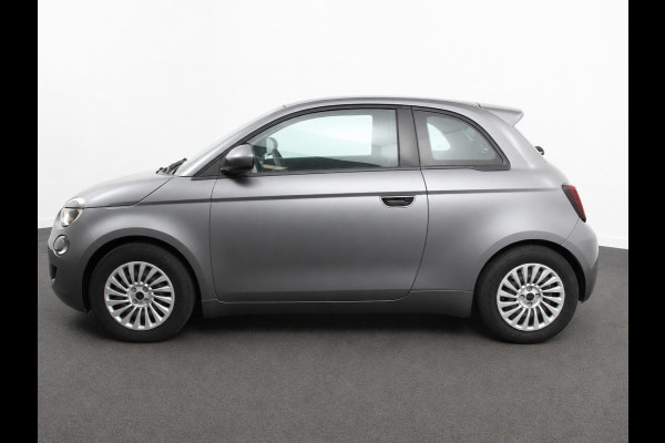 Fiat 500E Berline 42 kWh Automaat Climate control Cruise control Achteruitrijcamera Led Navigatie Apple Carplay/ Android Auto Lichtmetalen velgen Stoelverwarming