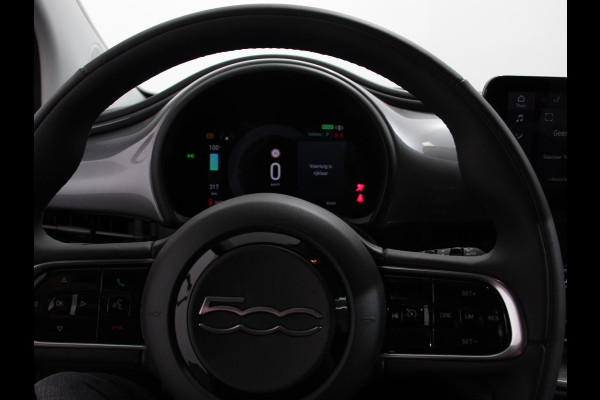 Fiat 500E Berline 42 kWh Automaat Climate control Cruise control Achteruitrijcamera Led Navigatie Apple Carplay/ Android Auto Lichtmetalen velgen Stoelverwarming