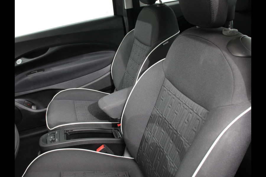 Fiat 500E Berline 42 kWh Automaat Climate control Cruise control Achteruitrijcamera Led Navigatie Apple Carplay/ Android Auto Lichtmetalen velgen Stoelverwarming
