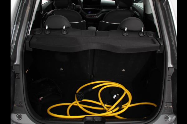 Fiat 500E Berline 42 kWh Automaat Climate control Cruise control Achteruitrijcamera Led Navigatie Apple Carplay/ Android Auto Lichtmetalen velgen Stoelverwarming