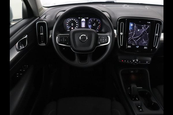 Volvo XC40 1.5 T3 Momentum Business | Glacier Silver | LED | Keyless Entry | Virtual Cockpit |