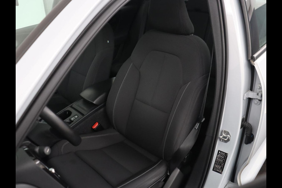 Volvo XC40 1.5 T3 Momentum Business | Glacier Silver | LED | Keyless Entry | Virtual Cockpit |