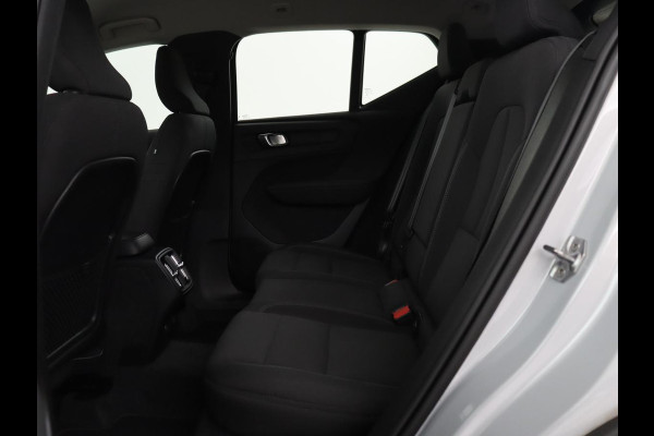 Volvo XC40 1.5 T3 Momentum Business | Glacier Silver | LED | Keyless Entry | Virtual Cockpit |