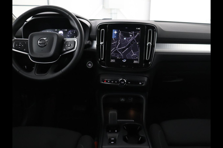Volvo XC40 1.5 T3 Momentum Business | Glacier Silver | LED | Keyless Entry | Virtual Cockpit |