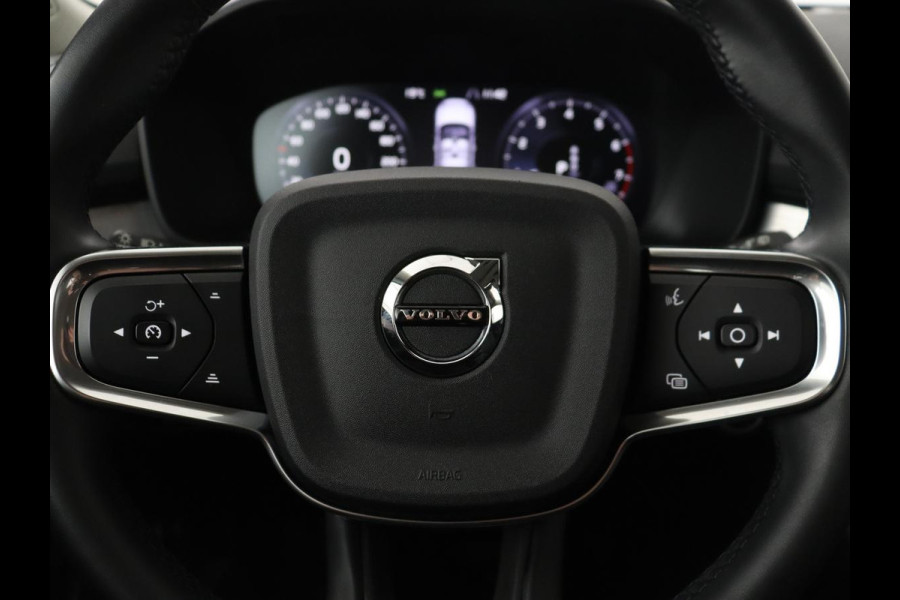 Volvo XC40 1.5 T3 Momentum Business | Glacier Silver | LED | Keyless Entry | Virtual Cockpit |