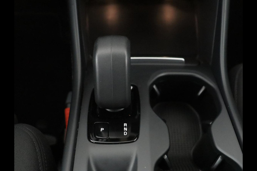 Volvo XC40 1.5 T3 Momentum Business | Glacier Silver | LED | Keyless Entry | Virtual Cockpit |
