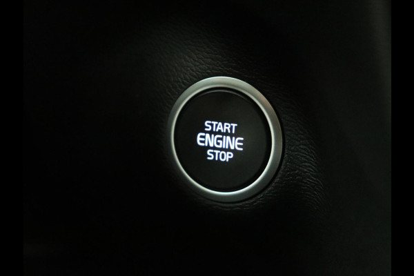 Volvo XC40 1.5 T3 Momentum Business | Glacier Silver | LED | Keyless Entry | Virtual Cockpit |