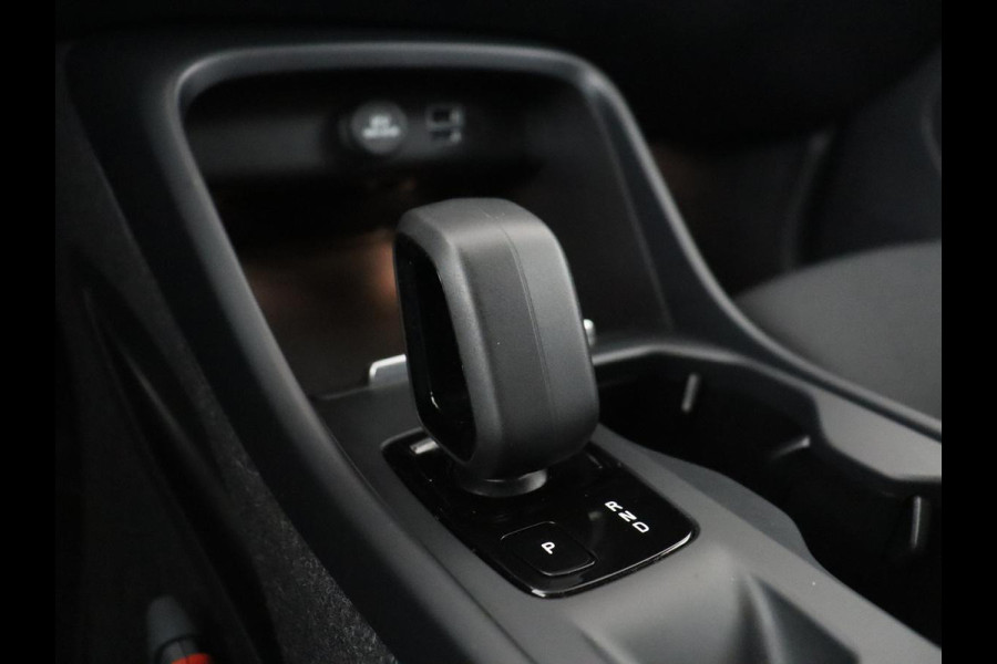 Volvo XC40 1.5 T3 Momentum Business | Glacier Silver | LED | Keyless Entry | Virtual Cockpit |