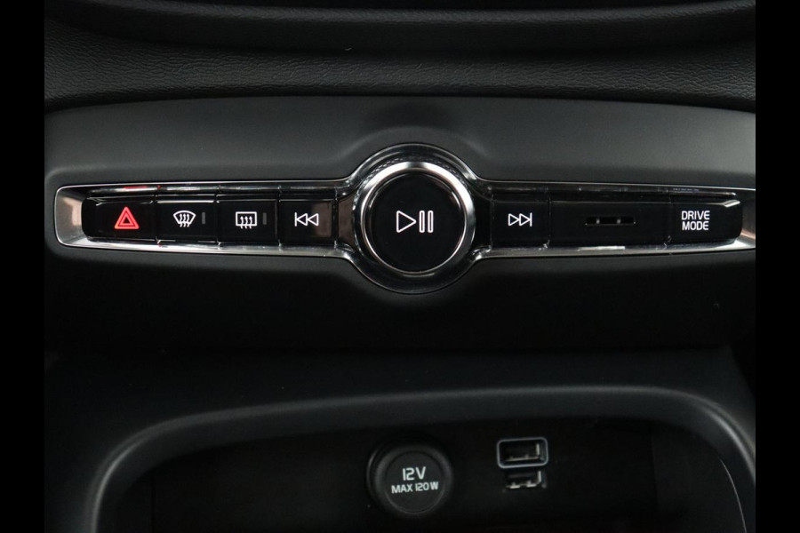 Volvo XC40 1.5 T3 Momentum Business | Glacier Silver | LED | Keyless Entry | Virtual Cockpit |