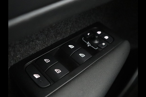 Volvo XC40 1.5 T3 Momentum Business | Glacier Silver | LED | Keyless Entry | Virtual Cockpit |