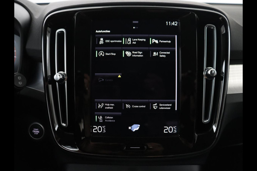 Volvo XC40 1.5 T3 Momentum Business | Glacier Silver | LED | Keyless Entry | Virtual Cockpit |