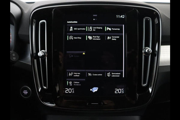 Volvo XC40 1.5 T3 Momentum Business | Glacier Silver | LED | Keyless Entry | Virtual Cockpit |