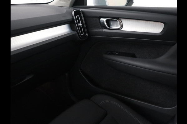 Volvo XC40 1.5 T3 Momentum Business | Glacier Silver | LED | Keyless Entry | Virtual Cockpit |