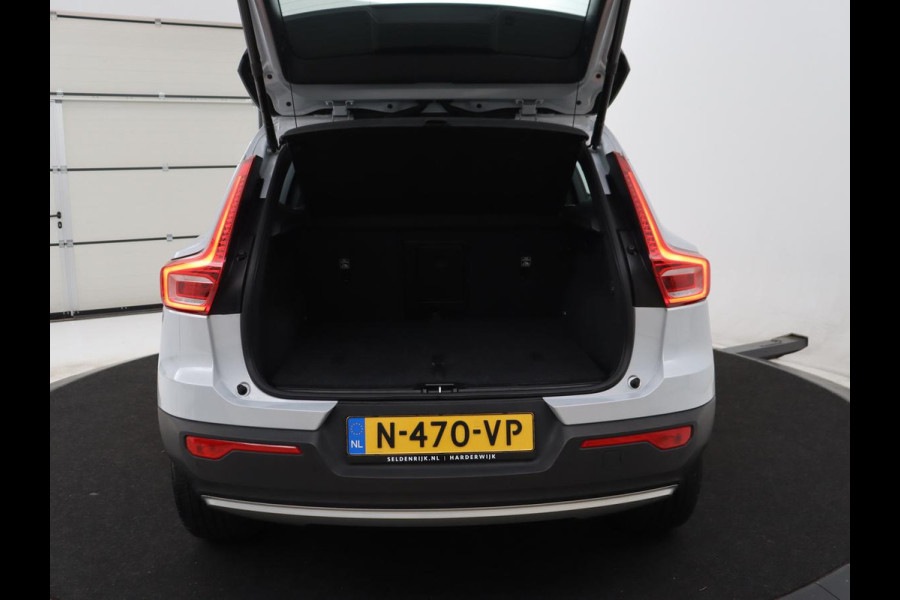 Volvo XC40 1.5 T3 Momentum Business | Glacier Silver | LED | Keyless Entry | Virtual Cockpit |