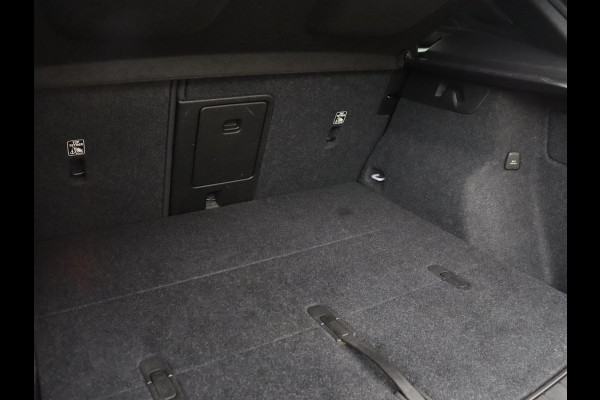 Volvo XC40 1.5 T3 Momentum Business | Glacier Silver | LED | Keyless Entry | Virtual Cockpit |