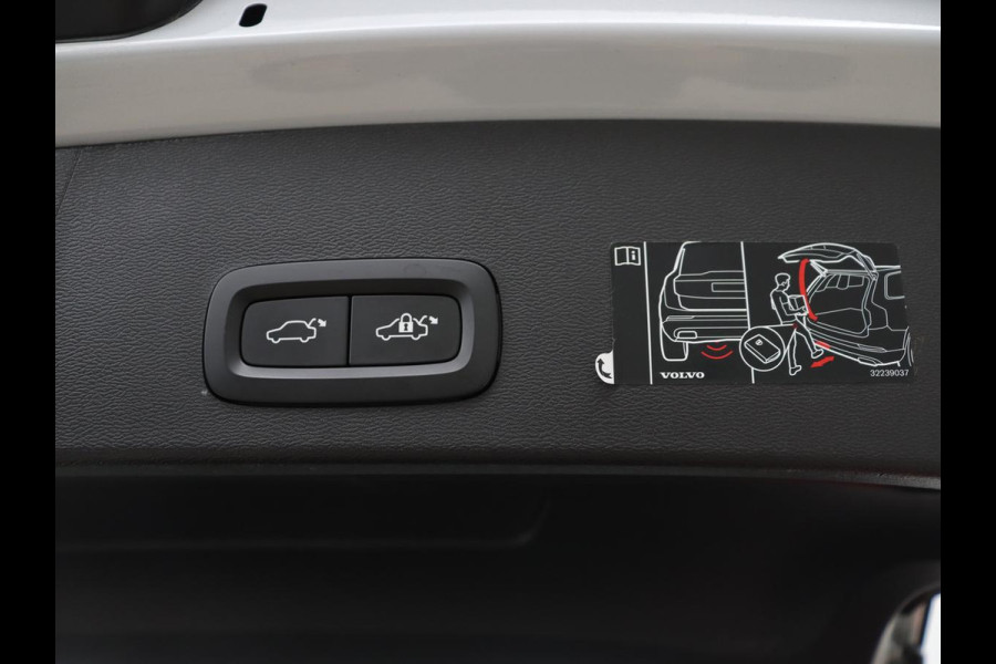 Volvo XC40 1.5 T3 Momentum Business | Glacier Silver | LED | Keyless Entry | Virtual Cockpit |