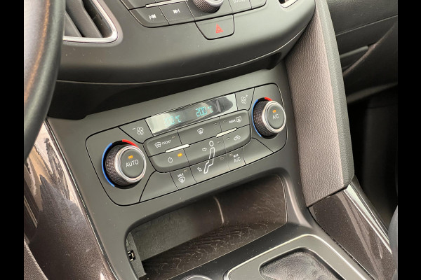 Ford FOCUS Wagon 1.5 Titanium 150 pk Automaat | Trekhaak | Navigatie | Cruise control | Voorruitverwarming | Volledig onderhouden etc.