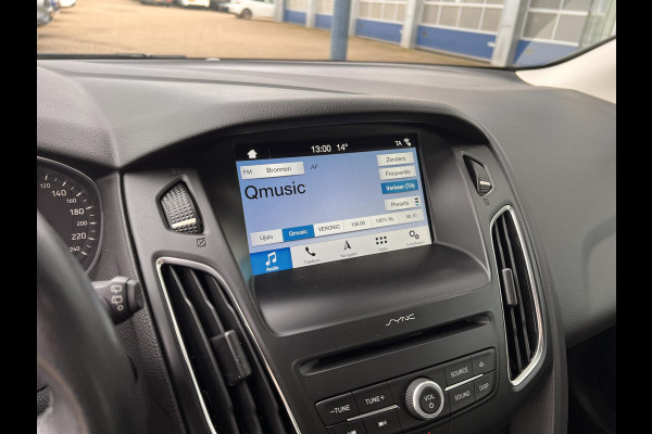 Ford FOCUS Wagon 1.5 Titanium 150 pk Automaat | Trekhaak | Navigatie | Cruise control | Voorruitverwarming | Volledig onderhouden etc.