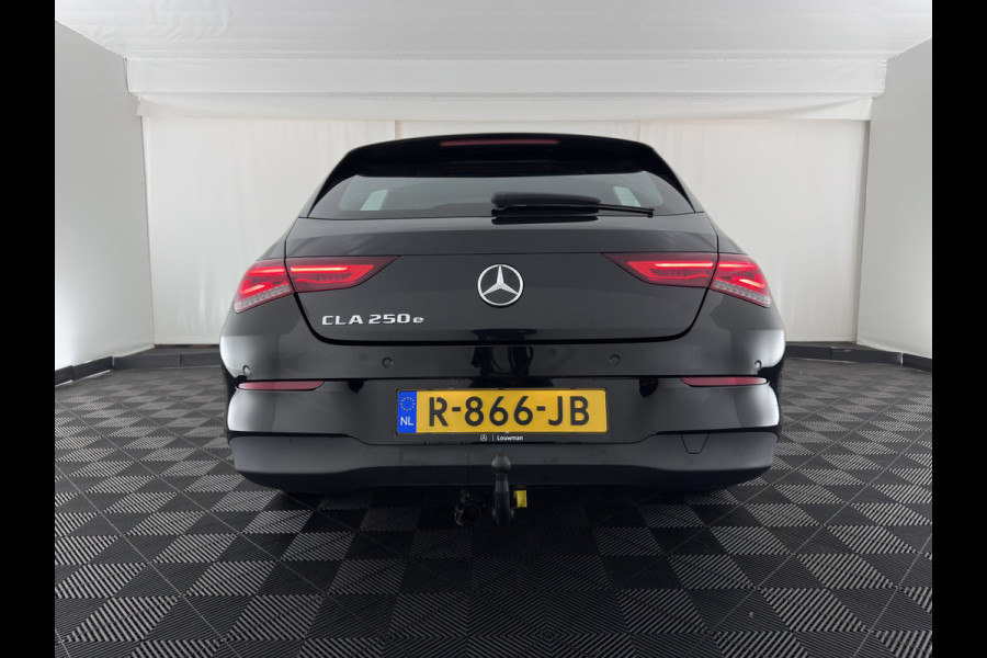 Mercedes-Benz CLA-Klasse Shooting Brake 250 e Business Line (Plug-in) (INCL.BTW) Aut. *LEATHER-FABRIC | FULL-LED | HEATED-COMFORTSEATS | DIGI-COCKPIT | DAB+ | NAVI-FULLMAP | CAMERA | SHIFTPADDLES | 17''ALU | TOWBAR*