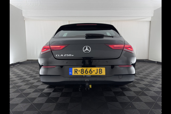 Mercedes-Benz CLA-Klasse Shooting Brake 250 e Business Line (Plug-in) (INCL.BTW) Aut. *LEATHER-FABRIC | FULL-LED | HEATED-COMFORTSEATS | DIGI-COCKPIT | DAB+ | NAVI-FULLMAP | CAMERA | SHIFTPADDLES | 17''ALU | TOWBAR*