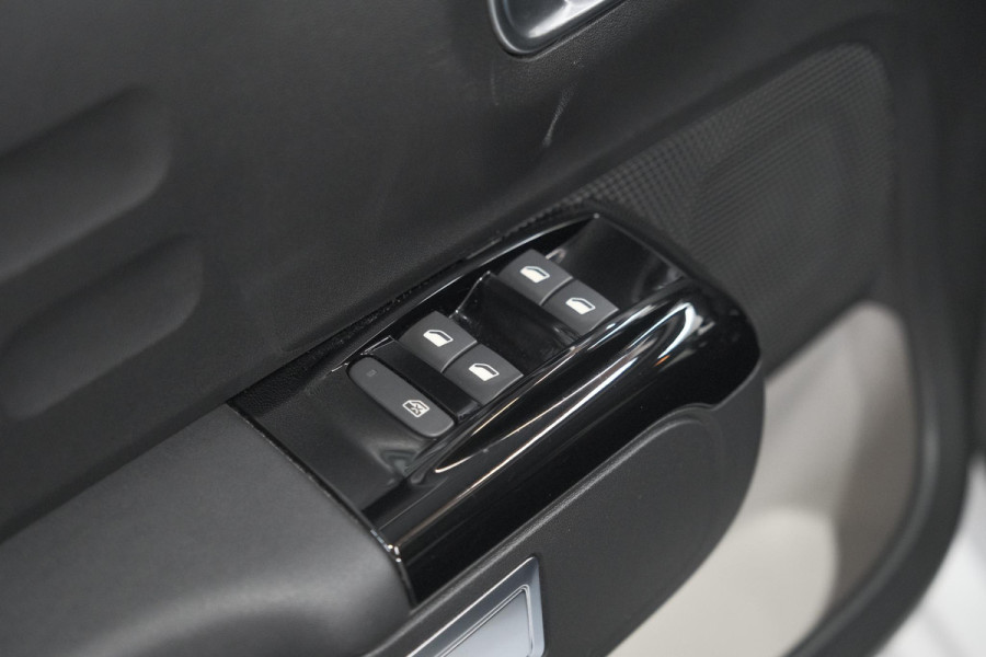 Citroën C3 PureTech 82 Shine | Camera | Parkeersensoren | Navigatie | Apple Carplay