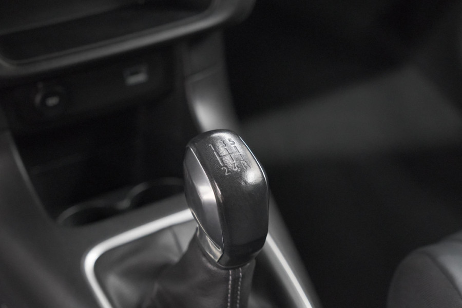 Citroën C3 PureTech 82 Shine | Camera | Parkeersensoren | Navigatie | Apple Carplay