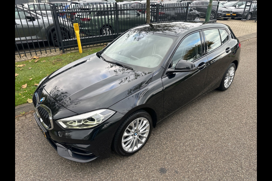 BMW 1-serie 118i Automaat 136PK Comfort Pack Sport Line Parking assist Clima Navi 17LM