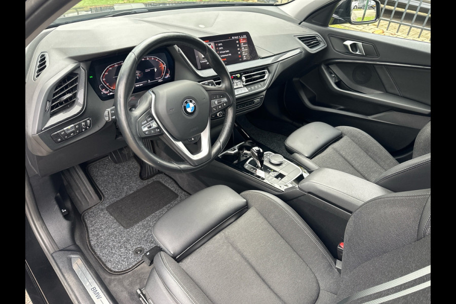 BMW 1-serie 118i Automaat 136PK Comfort Pack Sport Line Parking assist Clima Navi 17LM