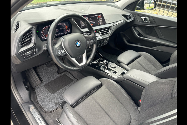 BMW 1-serie 118i Automaat 136PK Comfort Pack Sport Line Parking assist Clima Navi 17LM