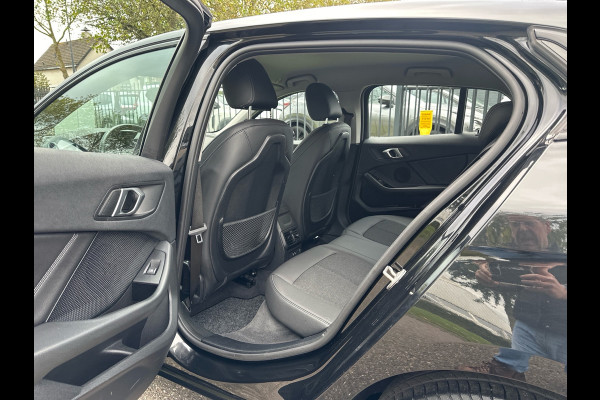 BMW 1-serie 118i Automaat 136PK Comfort Pack Sport Line Parking assist Clima Navi 17LM