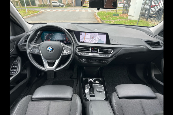 BMW 1-serie 118i Automaat 136PK Comfort Pack Sport Line Parking assist Clima Navi 17LM
