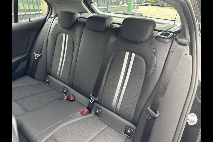 BMW 1-serie 118i Automaat 136PK Comfort Pack Sport Line Parking assist Clima Navi 17LM