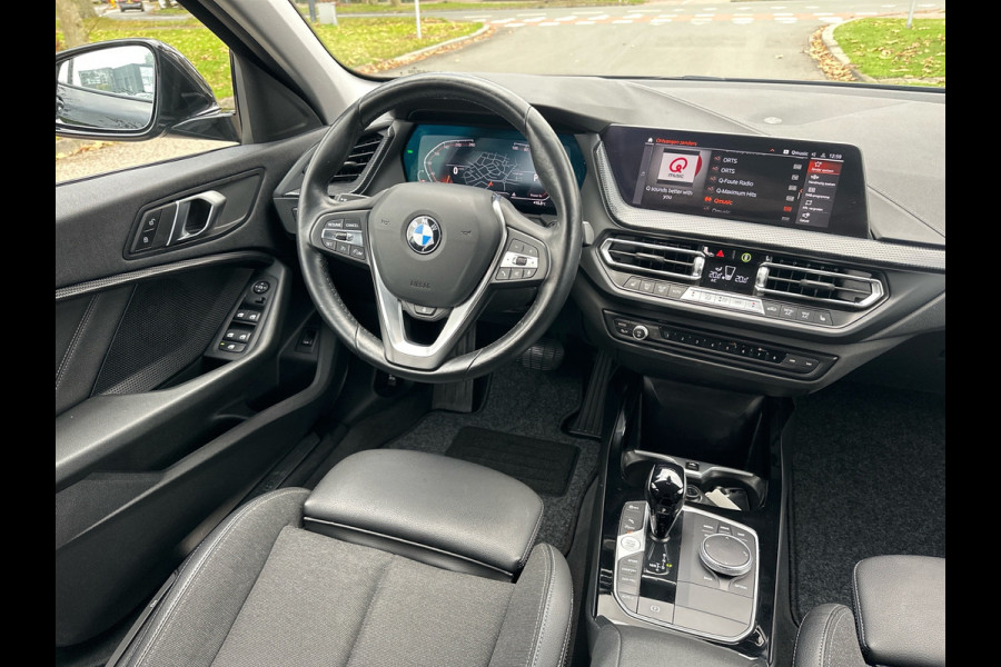 BMW 1-serie 118i Automaat 136PK Comfort Pack Sport Line Parking assist Clima Navi 17LM