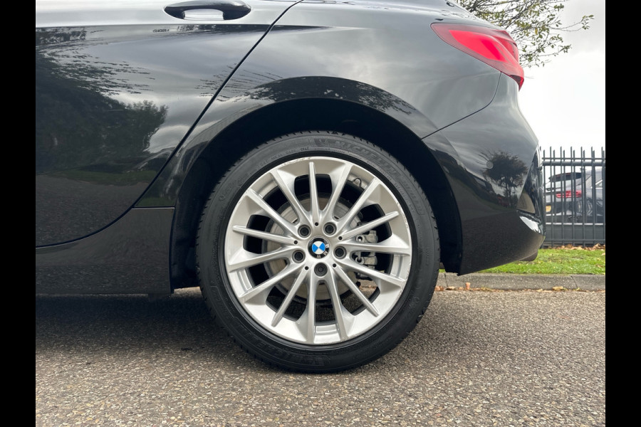 BMW 1-serie 118i Automaat 136PK Comfort Pack Sport Line Parking assist Clima Navi 17LM
