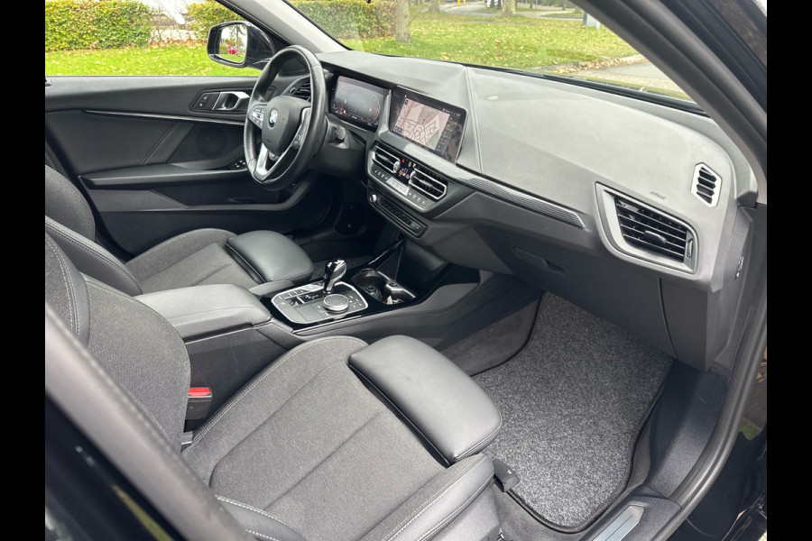 BMW 1-serie 118i Automaat 136PK Comfort Pack Sport Line Parking assist Clima Navi 17LM