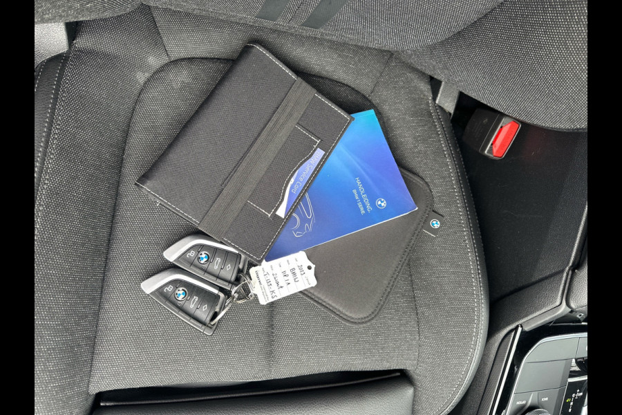 BMW 1-serie 118i Automaat 136PK Comfort Pack Sport Line Parking assist Clima Navi 17LM