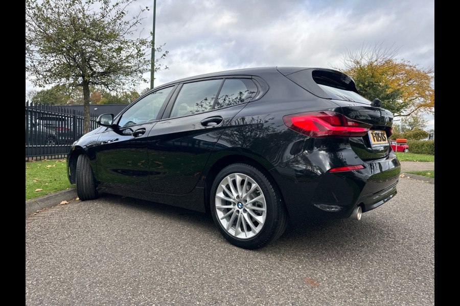 BMW 1-serie 118i Automaat 136PK Comfort Pack Sport Line Parking assist Clima Navi 17LM