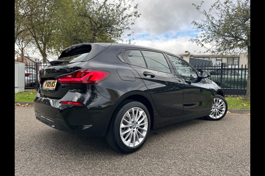 BMW 1-serie 118i Automaat 136PK Comfort Pack Sport Line Parking assist Clima Navi 17LM