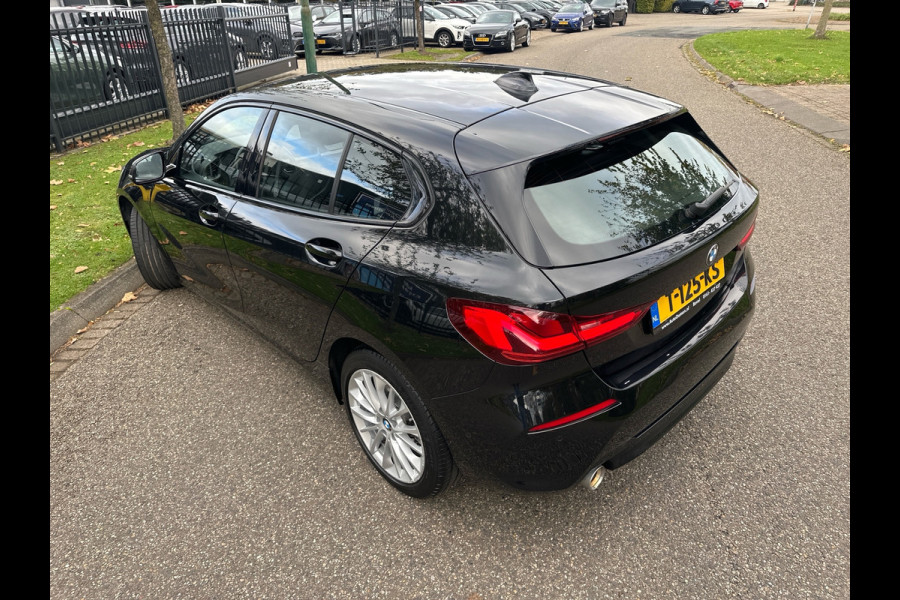 BMW 1-serie 118i Automaat 136PK Comfort Pack Sport Line Parking assist Clima Navi 17LM