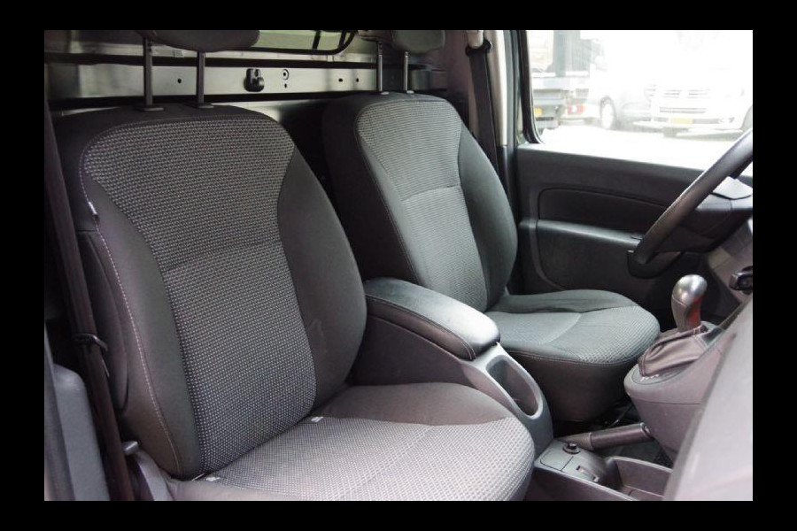 Mercedes-Benz Citan 112 AUT. BENZINE, STOELVERWARMING, AIRCO, PARKEERSENSOREN, BLUETOOTH
