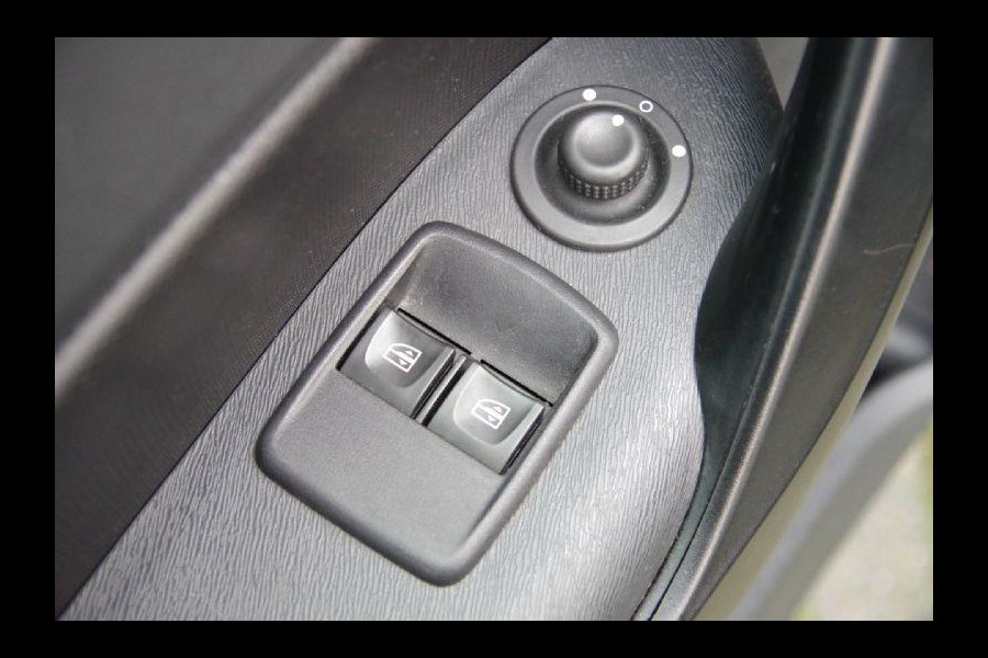 Mercedes-Benz Citan 112 AUT. BENZINE, STOELVERWARMING, AIRCO, PARKEERSENSOREN, BLUETOOTH