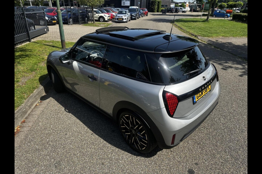 MINI 3-deurs 1.5 Cooper C Favoured M