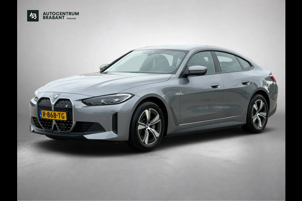 BMW i4 EDrive40 84 kWh 94% SOH (NL-auto,1e eig, Dealer OndH, H&K, Carplay, SfeerV, Trekhaak,Camera, Lane A, Active Cruise, Etc)