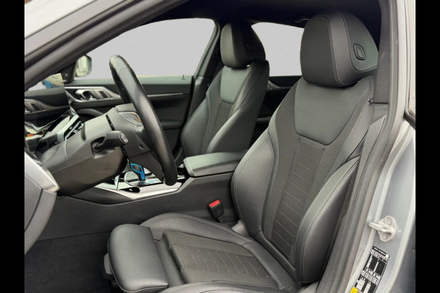 BMW i4 EDrive40 84 kWh 94% SOH (NL-auto,1e eig, Dealer OndH, H&K, Carplay, SfeerV, Trekhaak,Camera, Lane A, Active Cruise, Etc)