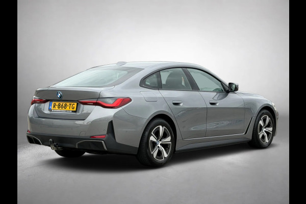 BMW i4 EDrive40 84 kWh 94% SOH (NL-auto,1e eig, Dealer OndH, H&K, Carplay, SfeerV, Trekhaak,Camera, Lane A, Active Cruise, Etc)