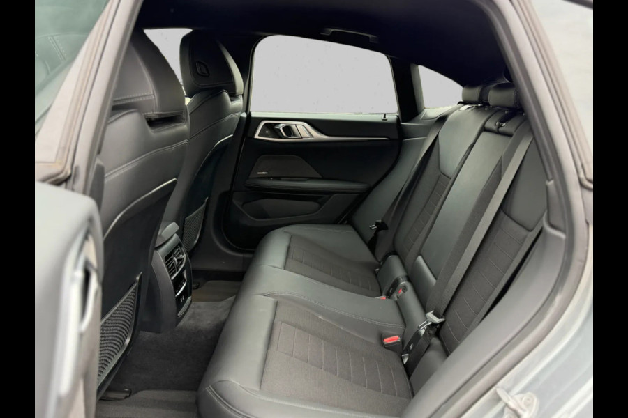 BMW i4 EDrive40 84 kWh 94% SOH (NL-auto,1e eig, Dealer OndH, H&K, Carplay, SfeerV, Trekhaak,Camera, Lane A, Active Cruise, Etc)