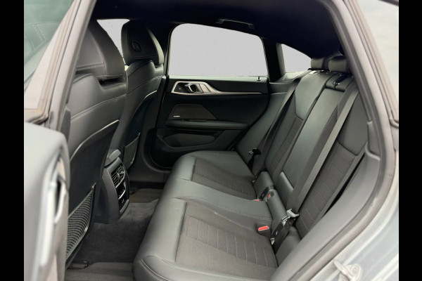 BMW i4 EDrive40 84 kWh 94% SOH (NL-auto,1e eig, Dealer OndH, H&K, Carplay, SfeerV, Trekhaak,Camera, Lane A, Active Cruise, Etc)